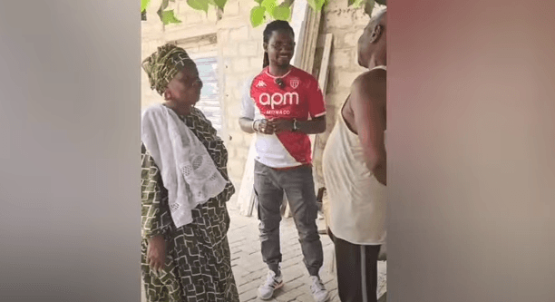 (Vidéo)- Tamxarit : Pape Sidy Fall vend des poulets à 50 F Cfa. Regardez !
