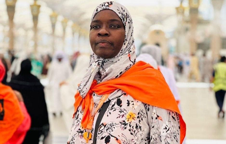 Portrait : Journaliste, Directrice d’Agence de Pèlerinage, Transporteur – Houreye Thiam ou la Polyvalence Réussie