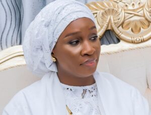(Photos)- Élégance et piété: La première dame Marie Khone Faye Rayonne à Touba