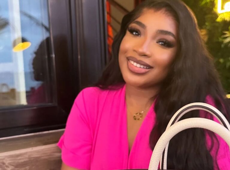 Venus Ndour : La Fille de Youssou Ndour Colore l’Été en Rose
