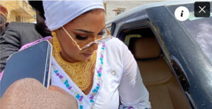 (Vidéo)- Miss Ndiaye débarque en surprise à la conférence religieuse de Oustaz Modou Fall