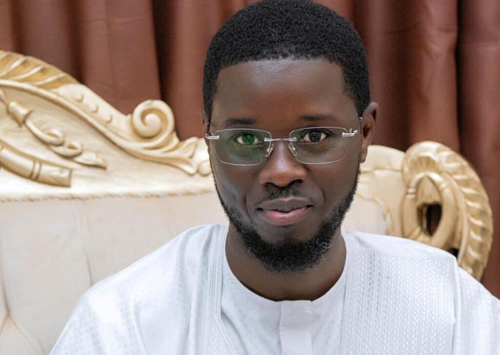 Président Diomaye : Style et solennité à Touba