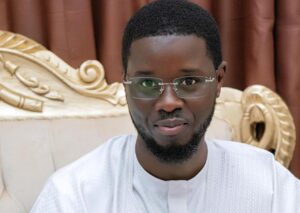 Président Diomaye : Style et solennité à Touba