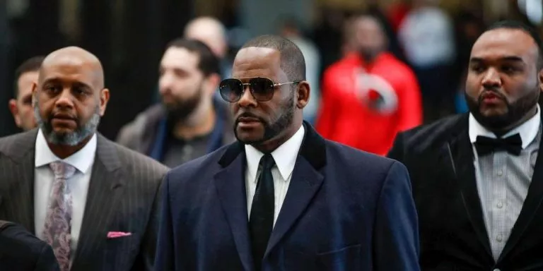 R. Kelly en prison : Une vidéo montre le chanteur en pleine prestation