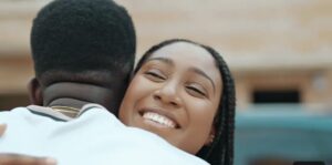 (Clip officiel) – « Mi Halfinii Ma », le nouveau clip de Absen feat Amira Abed.