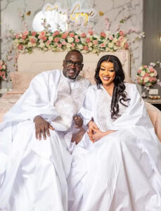 À quoi joue Dora Gueye ?