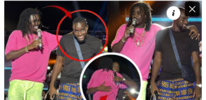(Vidéo) – Les larmes de joie d’Alioune Seck dans les bras de Wally Seck après le succès de son concert