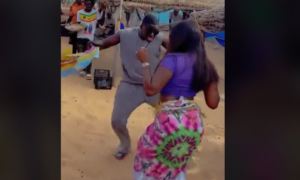 Vidéo : Le leumbeul sensʉel de Awa Banaya devant Dj Kheucha
