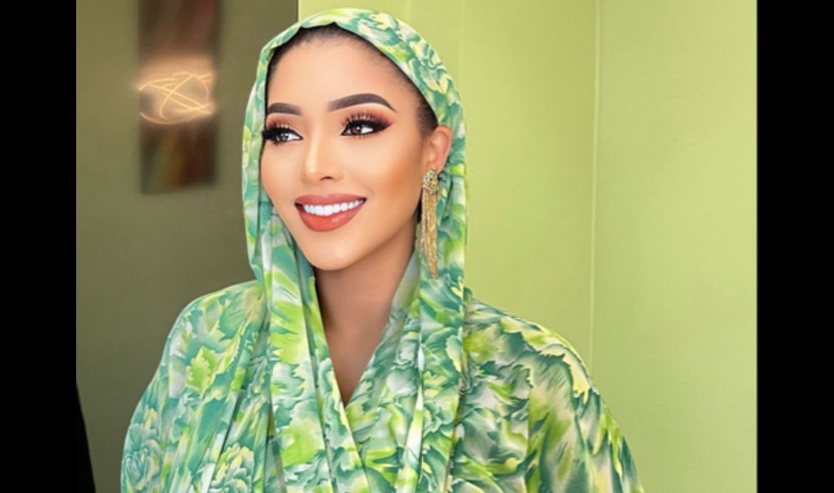 (Vidéo)- Adja Diallo freine les hommes sénégalais:« nguir yalla bayi len ma, nobanté wouma ak yen…»