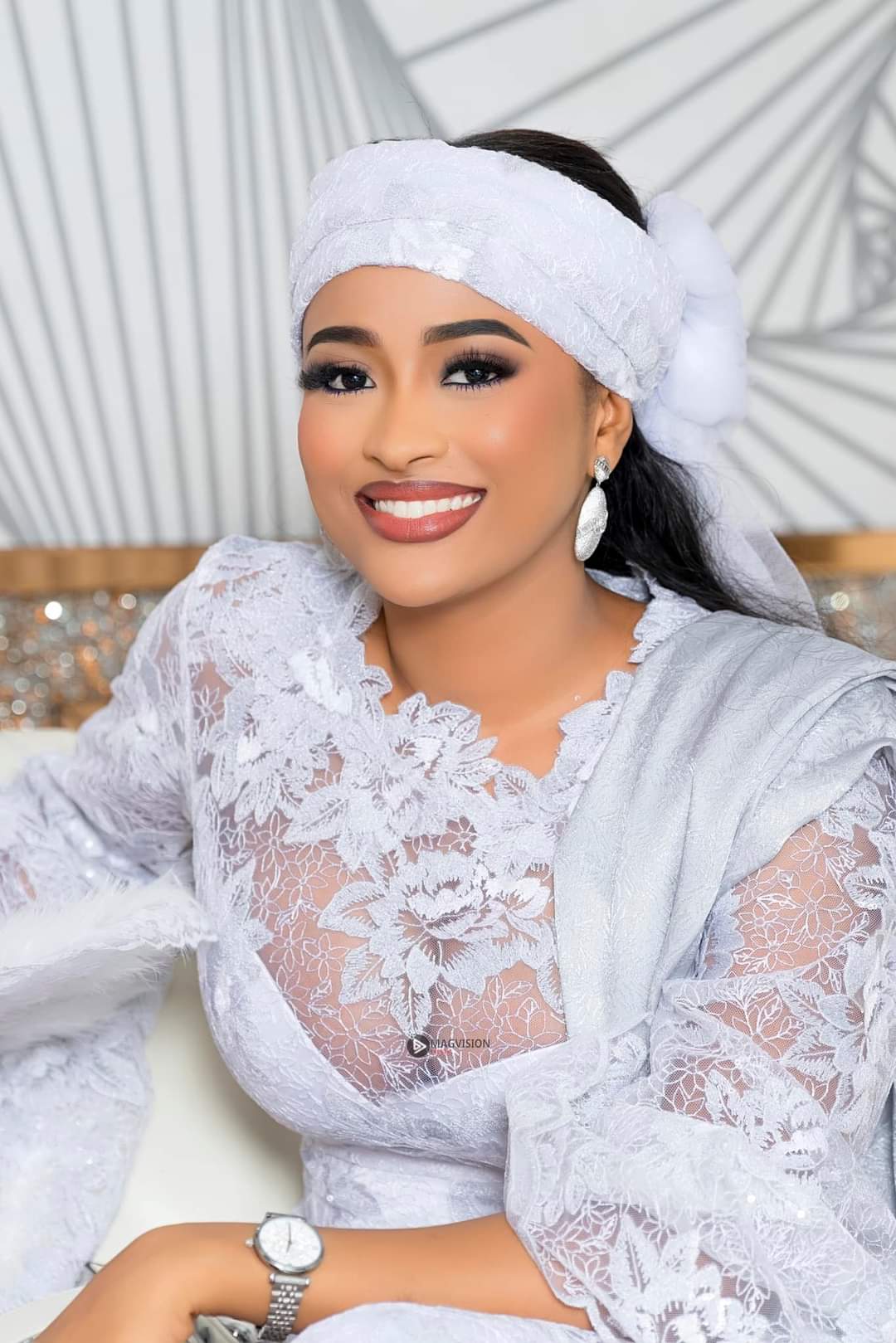 Photos : blanche comme neige, Aicha Rassoul illumine la pièce