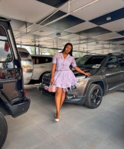 Photos : Maty Rose de la série Xalisso toute mimi en jupe