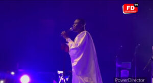 Admirez l’entrée explosive de Pape Diouf lors de sa soirée au Havre.