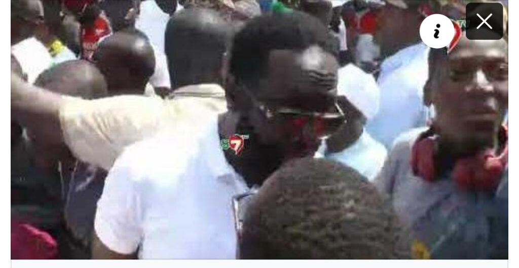 (Vidéo)- Le rappeur Kilifeu victime d’un vol en pleine campagne électorale :«Sama téléphone lagne keuf… »