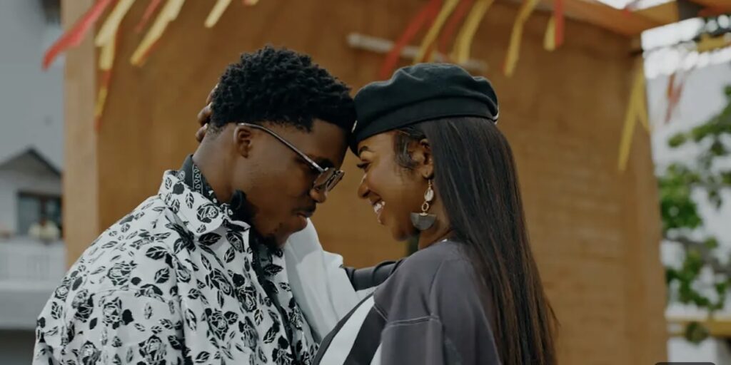 (Clip officiel) – Axel Merryl dévoile enfin le clip « Titulaire » en feat avec Mia et Bass Thioung.