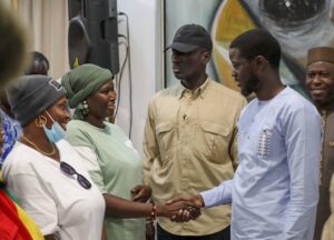 Le président Diomaye Faye accueille les Sénégalais rapatriés du Liban…