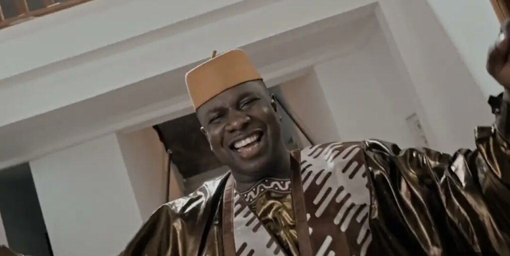 (Clip officiel) – Djiby Dramé dévoile un magnifique son, « Mooba ».