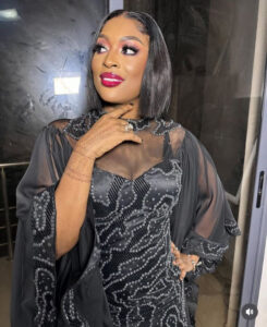 (04 photos) : Titi splendide en noir