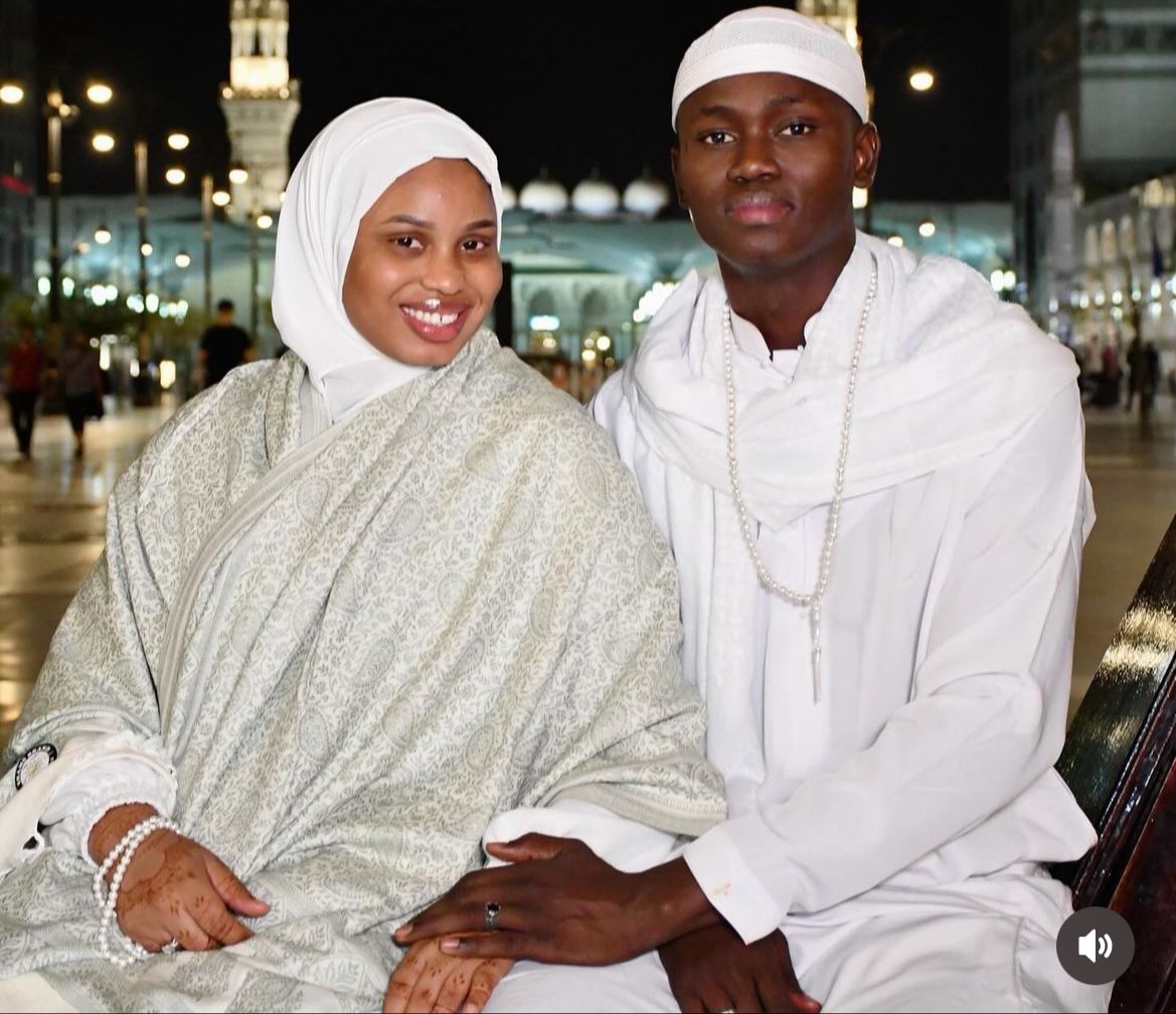 Penda Sow de la série ‘Déchéances’ en pèlerinage à la Mecque avec son mari (Photos)