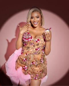 Anniversaire féérique : Racky Aïdara illumine la toile en tenue de rêve
