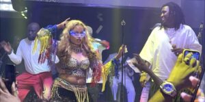 (Vidéo) – Ndeye Ndiaye exc!te les hommes avec la danse « Koba Yi ».