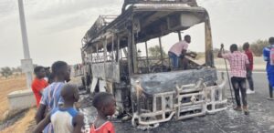 Kolda : Un bus transportant des militants de « Takku Wally » prend feu…