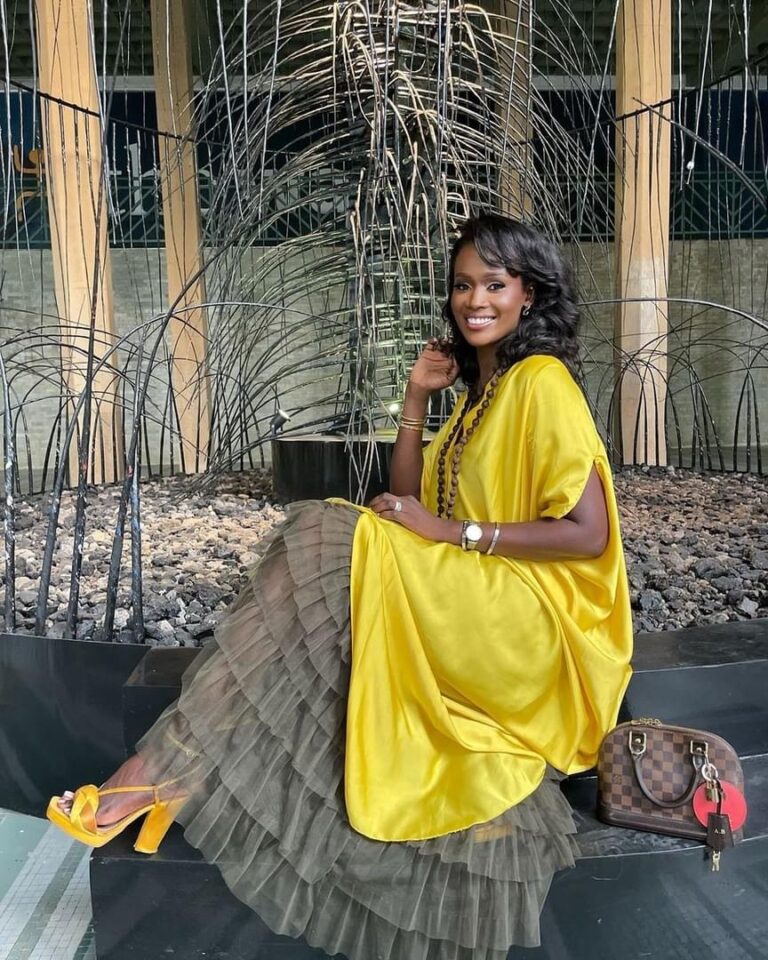 L&rsquo;actrice Salma, éblouit dans une tenue jaune éclatante