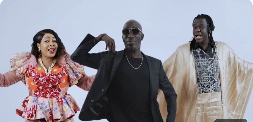 (Clip officiel) – Tarba Mbaye dévoile une magnifique chanson, « Liggeeyu Ndey »