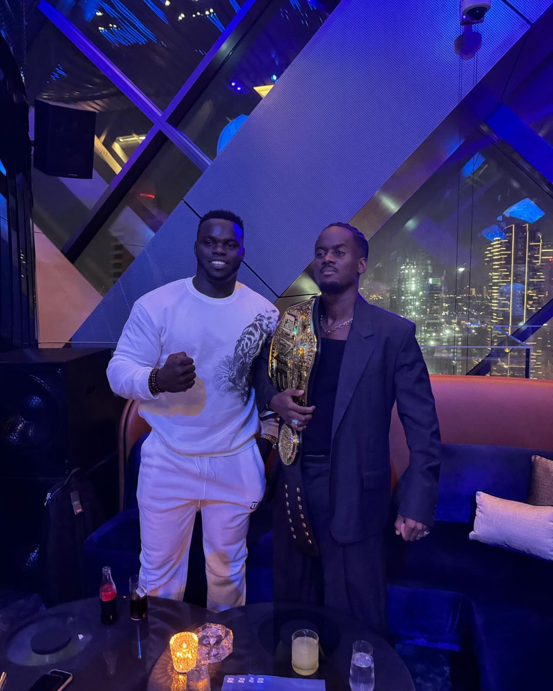 (04 photos) : Reug Reug pose avec Black M avec sa ceinture de MMA