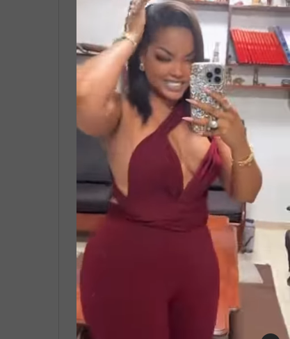 (Vidéo) : La combinaison moulante et décolletée de Belle fascine la toile