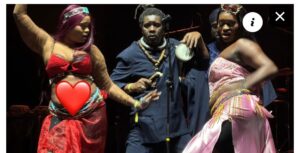(Vidéo)-Awa et Ndeye Ndiaye Banaya offrent des “leumbeul” £xc!tants au concert de Wally à l’Adidas Arena.