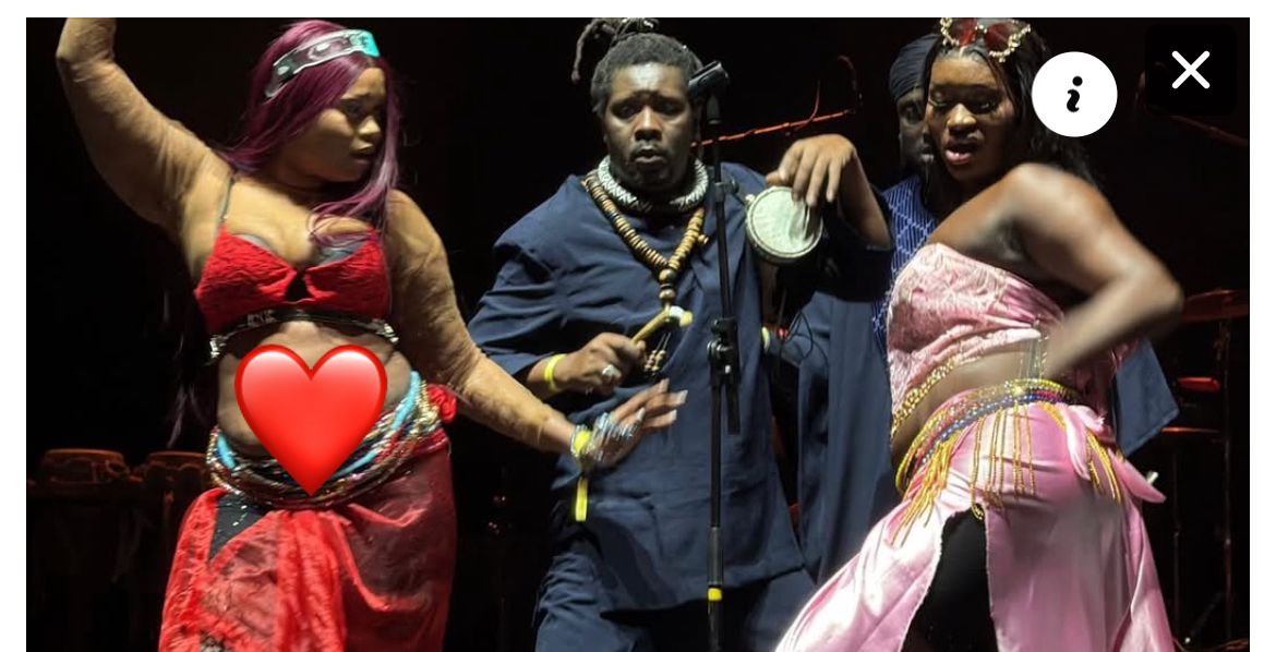 (Vidéo)-Awa et Ndeye Ndiaye Banaya offrent des “leumbeul” £xc!tants au concert de Wally à l’Adidas Arena.