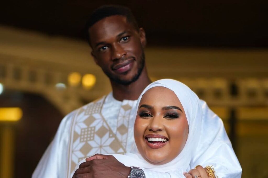 (Photos)- Faynara s’affiche enfin avec son «bonheur»