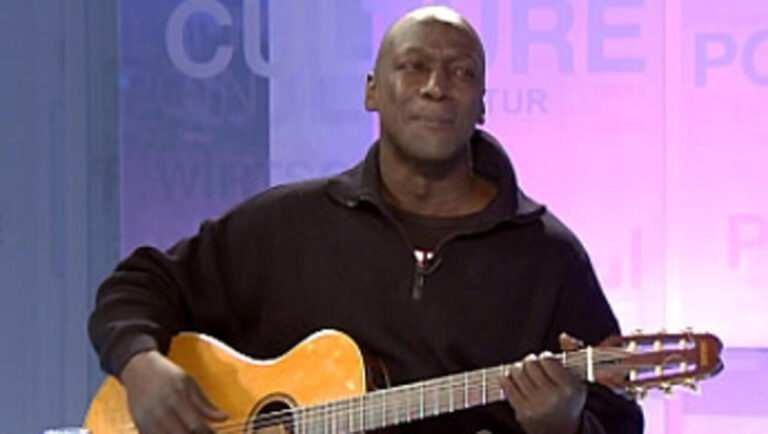 « Justice pour El Hadj Ndiaye »: Gravement malade, le chanteur et interprète de « Bonjour comment ça va… » exproprié de ses biens