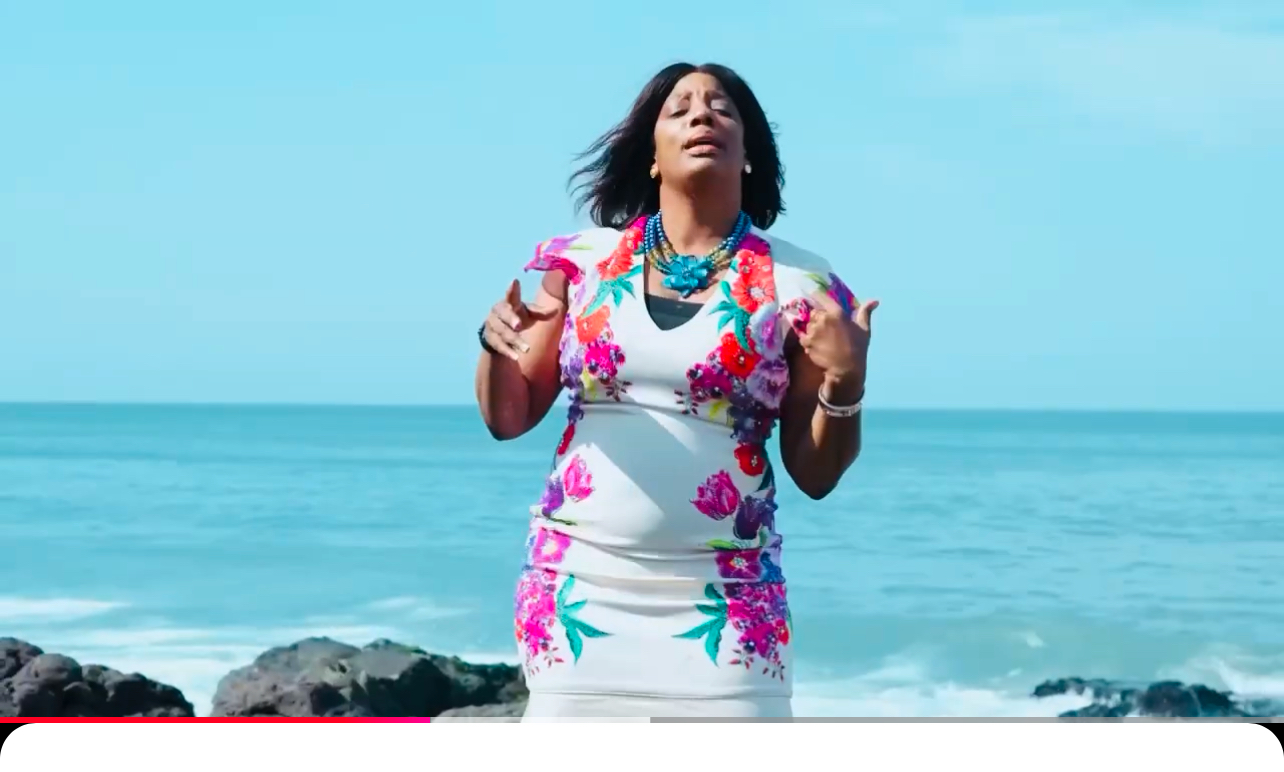 (Vidéo): Diaga chante Petit Papa Noël autrement au bonheur des enfants