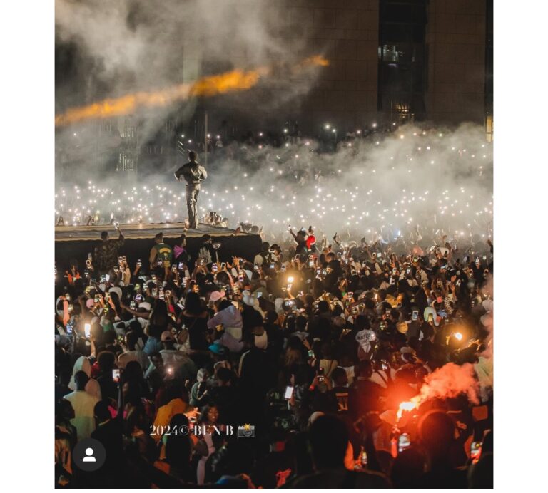 (07 photos): Les mots touchants de VJ à ses fans et la bénédiction de sa mère