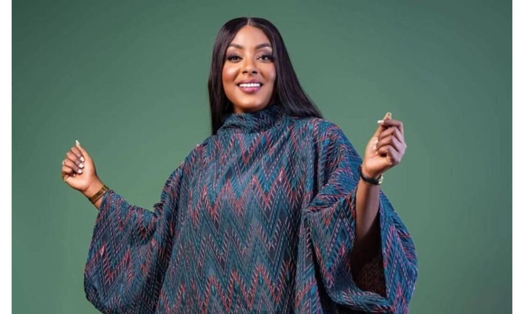 Alima Gadji : Un look élégant et audacieux