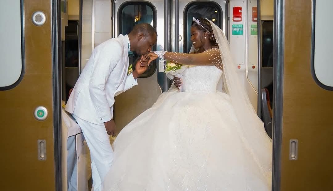 Mariage inédit au Sénégal : Nathalie et Paul s’unissent à bord du TER