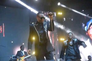 Musique : Youssou Ndour annonce la sortie de son nouvel album international intitulé « Éclairer Le Monde »