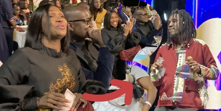 (Vidéo) – Anta Babacar Ngom arrose Wally de billets de banque lors d’un dîner de gala….