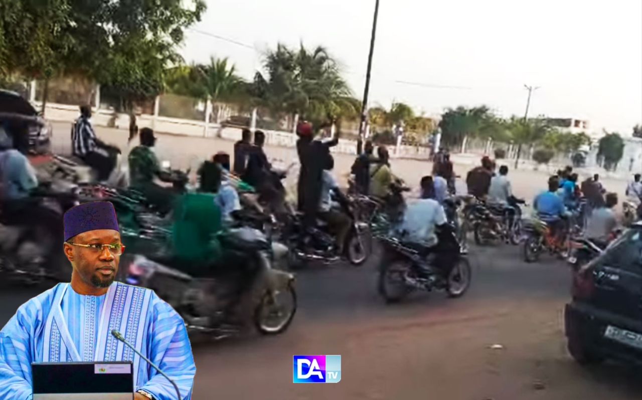 Touba- Mbacké – Les conducteurs de mototaxis en colère et scandent« Sonko ! Défaillant – bi »