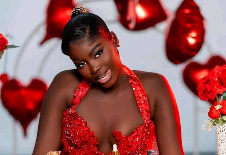 Saint-Valentin : Fatou Ndiaye croque l’amour à pleines dents…