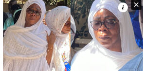 (Vidéo)- Funérailles d’Elimane Ndour : Aby Ndour a failli s’évanouir et a versé de chaudes larmes