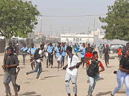Protestation à Kaolack : Les étudiants de l’USSEIN bloquent la route pour revendiquer leurs droits