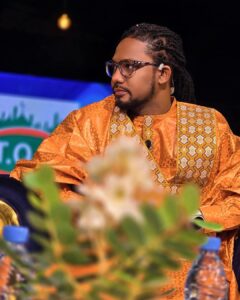 Pape Sidy Fall : style, élégance et charisme en tenue traditionnelle