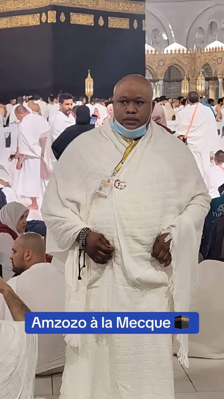 (Photos)- Omzozo réalise son Oumra pour se réconcilier avec Allah