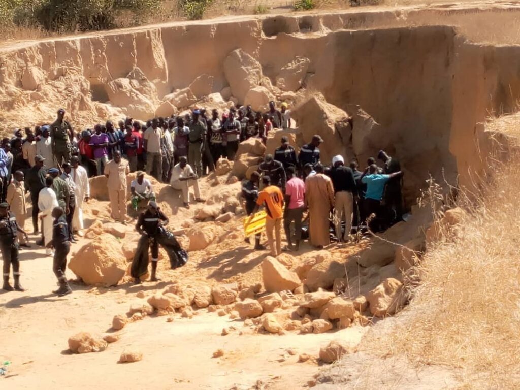 Drⱥme à Kaffrine : Deux enfants pɇrissent dans un éboulement de sable