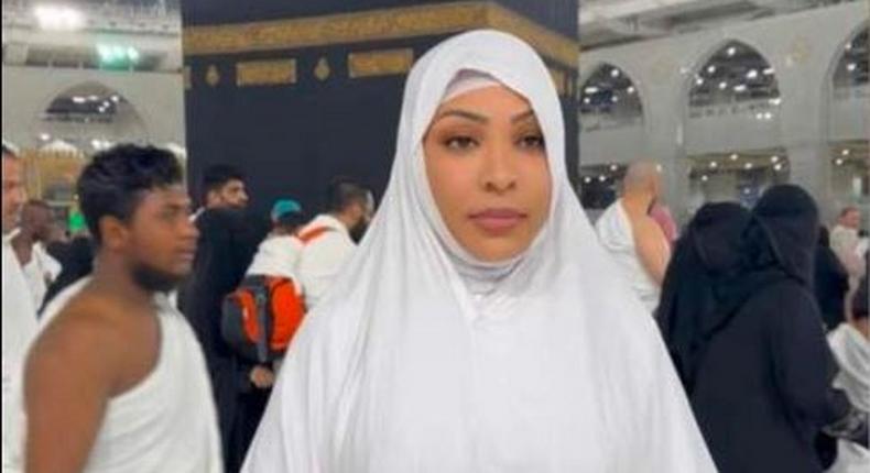 8 mars : Viviane Chidid accomplit l&rsquo;Umrah et rend hommage aux femmes