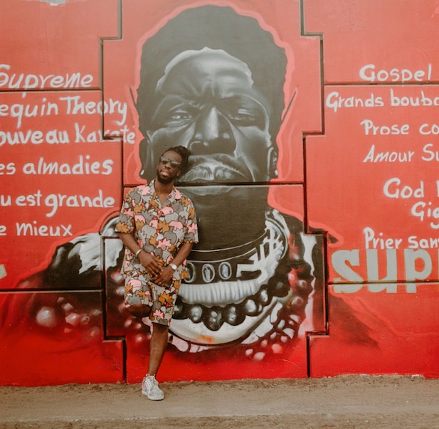 De passage à Dakar, Youssoupha rend hommage à une fresque murale en son honneur