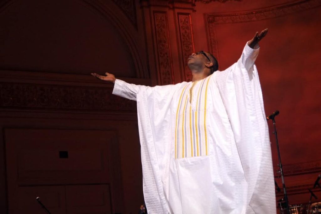 Korité 2025 : Youssou Ndour exprime sa gratitude, 40 jours après le décès de son père