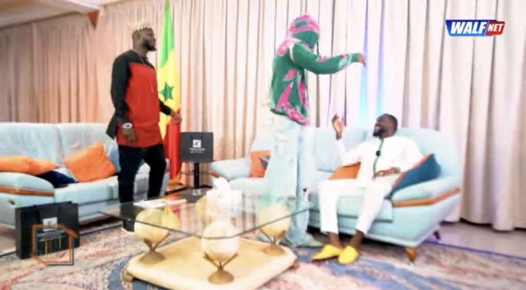(Vidéo) – Touché par les mots de son frère Alioune Seck, Wally quitte le plateau…